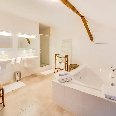 Sleeps 15 Pool Wifi Saint-Jean-de-Côle