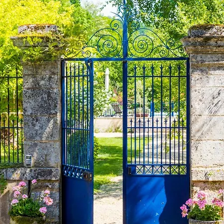 Sleeps 15 Pool Wifi Saint-Jean-de-Côle
