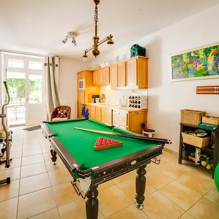 Sleeps 15 Pool Wifi * Saint-Jean-de-Côle